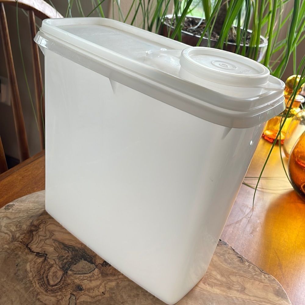 Vintage Tupperware Store and Pour White Cereal Container